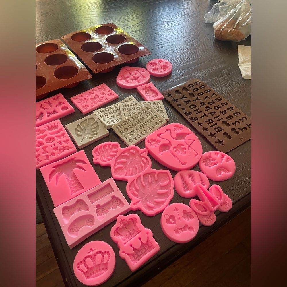 SILICONE MOLDS, Pack of 23 semi used